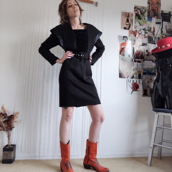 Vintage caplet dramatic cape shoulder Black Statement Dress Lilian Burty - Picture 4 of 10